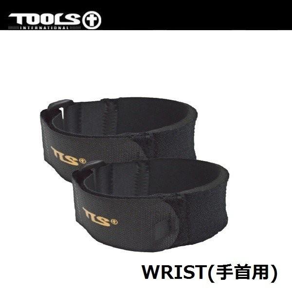 ・グローブをはめた時に手首から入る水を防ぐバンドです。ネオプレン素材を使っており伸縮性を使用して締める強さを調整できます。【サイズ】:フリー(幅3.1cm×長さ32cm)<注意事項>■店舗と在庫を共有しておりますので、売り切れる...