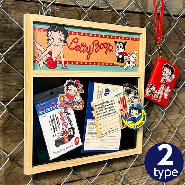 アメリカン雑貨好きに大人気！こちらは BETTY BOOP（ベティブープ）のウッド ブラックボード。立て置き・壁掛けの 2WAY仕様 で、インテリアにも実用にも使える万能アイテムです。光沢のあるブラックボードには 水性マーカーペンで書いて消...