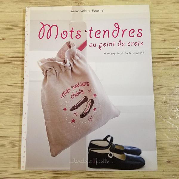 手芸系[クロスステッチで描く優しい言葉たち Mots tendres au point de
