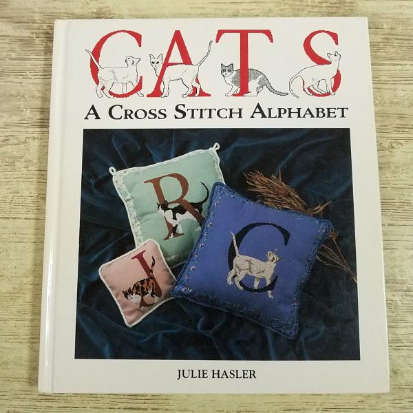 手芸系[(訳アリ)猫のクロスステッチ・アルファベット Cats A Cross Stitch Alphabet] 英語 洋書 ネコ 動物