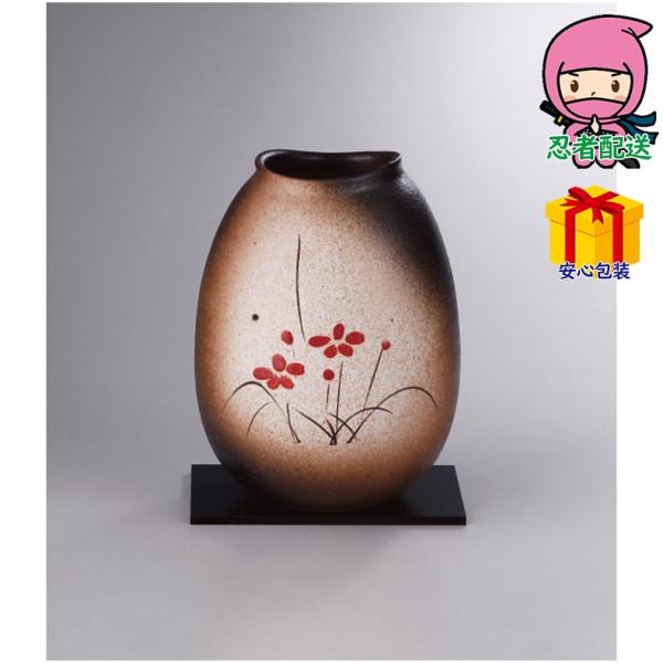 ●現品約16．5φ×22ｃｍ●陶器（信楽焼）●黒敷板付■信楽焼のシックな花瓶に手書きで花をあしらった置き花瓶にも最適な一品。お花をいけても映えます。箱サイズ 約17×17×23cm総重量 約1500g　　　　 お気軽にお問い合わせください。