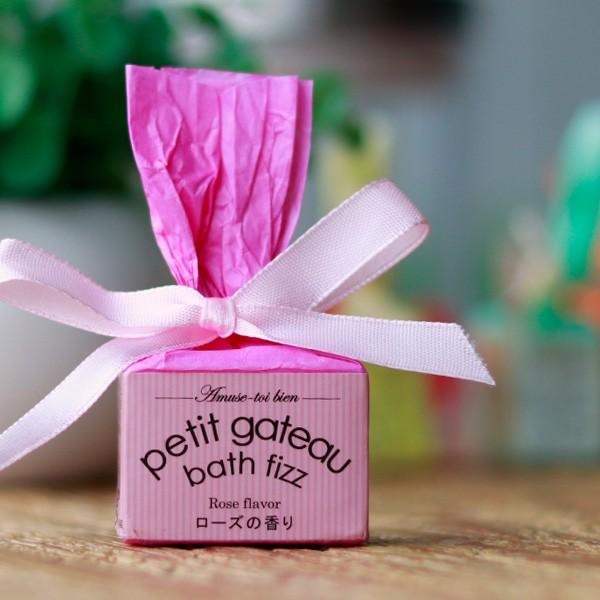 入浴剤 プチガトーバスフィザー ローズの香り ピンク 炭酸 発泡 気泡 バスフィズ バスボム 固形 プチギフト プレゼント リボン お祝い 結婚式 1254 お風呂のソムリエshop 通販 Yahoo ショッピング