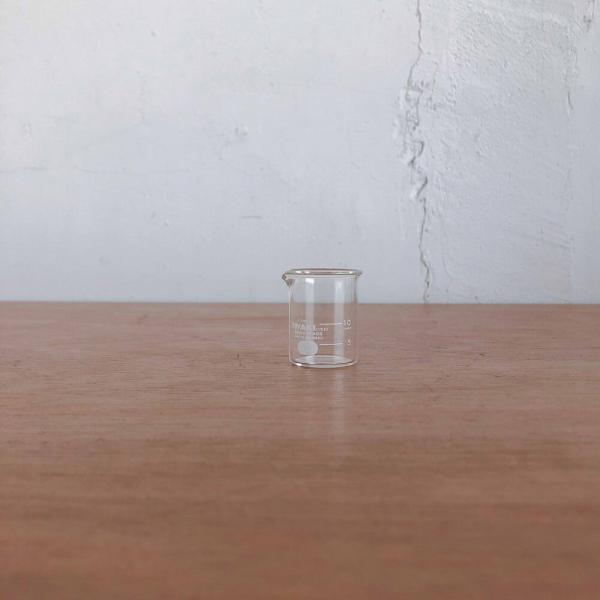 リカシツ IWAKI ビーカー 10ml 1000BK10 AGCテクノグラス 耐熱ガラス ミニサイズ アロマ 計量カップ 小分け インテリア カフェ風 キッチン 雑貨