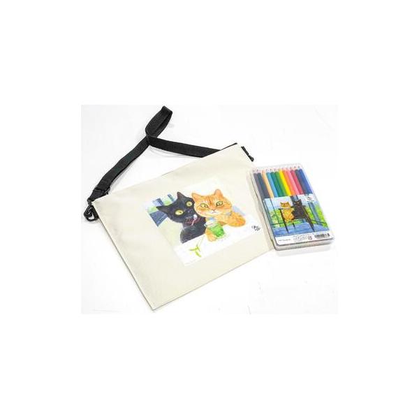 ■ 容量　町田尚子描き下ろしサコッシュ＆色鉛筆　【サコッシュ】　素材：ポリエステル　個数：1　柄：町田尚子描き下ろし「最後のお楽しみ」デザイン　サイズ：縦23.8×29.7ｃｍ　持ち手長さ65〜117ｃｍ　仕切り：無　防水・撥水加工：無　【...