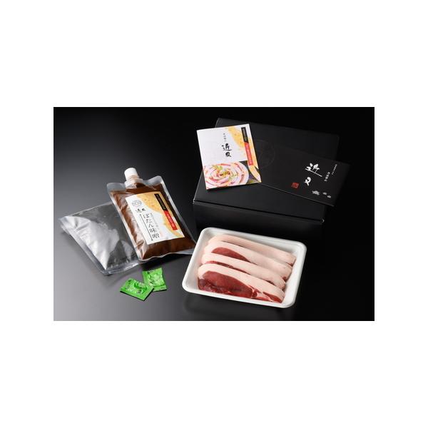 ■ 容量　特選スライス猪肉　600ｇ近又のぼたん鍋味噌　2パック(4人前)出汁用昆布山椒【原材料】猪肉ぼたん鍋合わせ味噌：赤味噌（米、大豆、ブドウ糖液糖、食塩）（国内製造）、米味噌（米、大豆、食塩）、豆味噌（大豆、食塩）、醤油（大豆、小麦、...