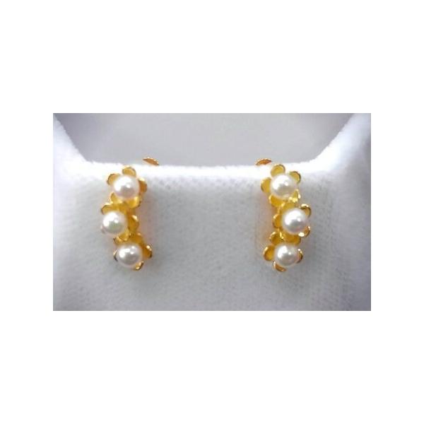 ■ 容量　地元賢島で養殖されたひじょうに貴重な3.2m/m前後のセミラウンド系のあこや本真珠ベビーパールを全部で6珠使用しています。デザイン部分の大きさは約5.0m/m×14.0m/mです。ネジバネ式のK18金のイヤリングで、シリコンカバー...