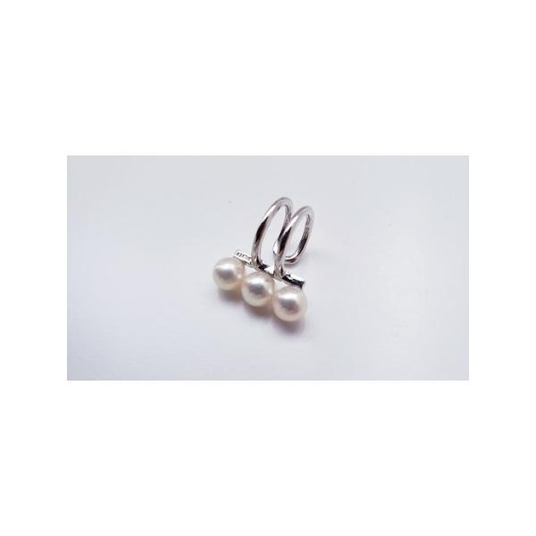 ■ 容量　イヤーカフ：片耳用　１個　サイズ：志摩市産アコヤ真珠5.5mm〜5.9mm　3個付　留　金：SV　片耳用　長　さ：真珠部分約1.7cm　真珠カラー：ホワイト系■ 配送について　入金確認後2週間程度　　※のし対応をご希望の方は、のし...