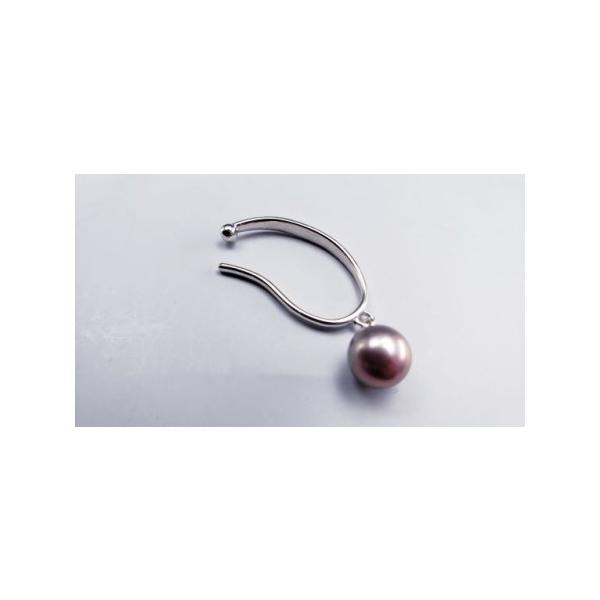 ■ 容量　イヤーカフ：片耳用　１個　サイズ：志摩市産アコヤ真珠7.5mm　材　質 : SV　長　さ：枠のみ約3.0cm×1.3cm　真珠カラー：レッドグレー系■ 配送について　入金確認後2週間程度　　※のし対応をご希望の方は、のし紙の種類（...