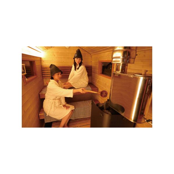 ■ 容量　トレーラーサウナ体験　（1回90分／参加人数3名様まで）　　※ご利用の際には事前にご予約が必要となります。チケットが届きましたら、事前にお電話にてご確認の上、専用予約フォームにてご予約ください。　※施設休業日を除く年間を通して受付...