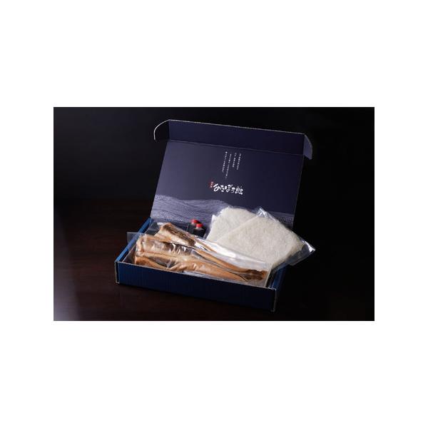 ■ 容量　国産煮穴子2尾（約200g）、酢飯（300g×2袋）、穴子のツメダレ　　【原材料】　穴子（国産）、しょうゆ（小麦・大豆を含む）、みりん、酒、砂糖、米（北海道産ななつぼし）、醸造酢、塩　　【アレルギー】　小麦 大豆　　【賞味期限】　...