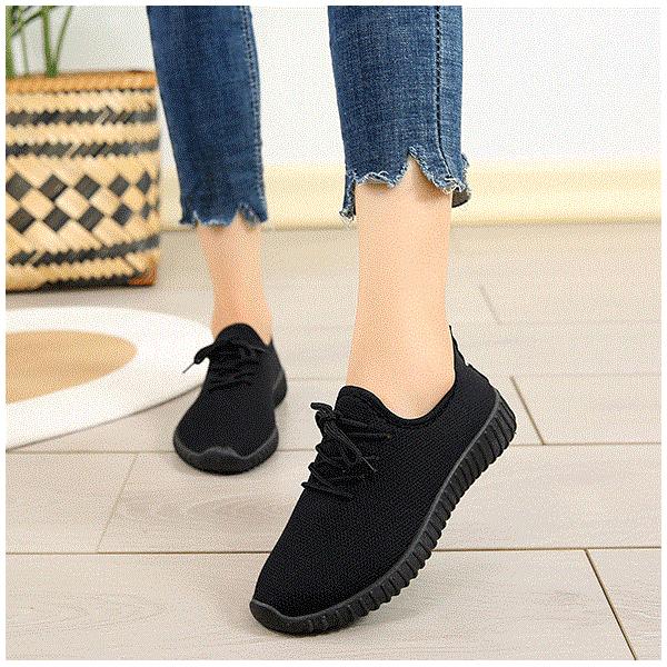 お洒落にコーディネートしてくれるスニーカーです！履きやすく カジュアルでいて春夏秋冬のオールシーズン 使える便利な一足です(^^)  ※箱などの付属品はございません。※輸入品のため多少の傷・汚れ・縫製の乱れはご了承ください。※素材感や色合い...