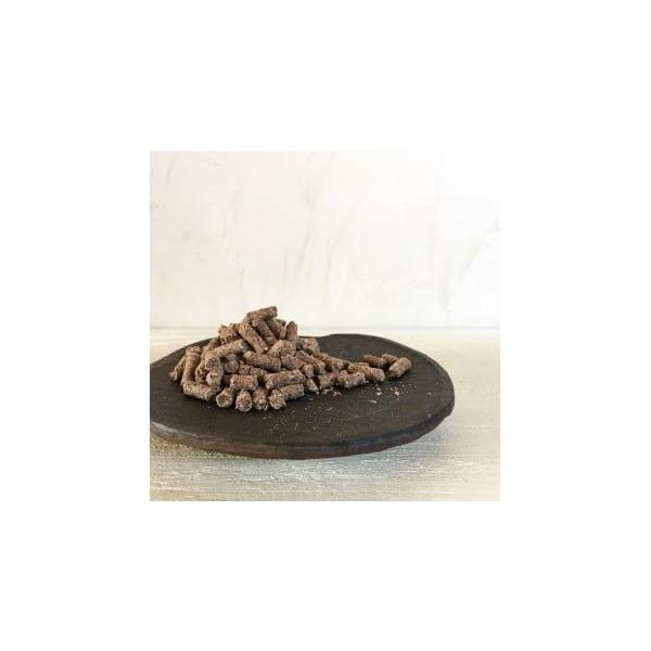 容量原材料：鹿肉、鹿内蔵（肝臓、肺、心臓、腎臓）【高知県土佐清水市産】内容量：1パック（100ｇ）消費期限製造日から常温で６ヶ月（開封後は冷蔵保存してお早目にご使用ください。）　※画像はイメージです。※本製品は成犬用です。※少量ずつ与えなが...