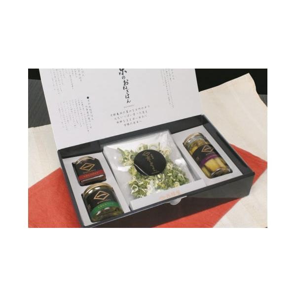 容量乾燥九条葱：10g九条葱の肉みそ：100g九条葱の焼きピクルス：100g九条葱の葱ベーゼ：100g【原材料】乾燥九条葱：九条葱九条葱の肉みそ：九条葱　豆味噌　鶏肉　砂糖　酒　味醂　胡麻油　卵黄（原材料の一部に大豆　卵　鶏肉　ごまを含む）...