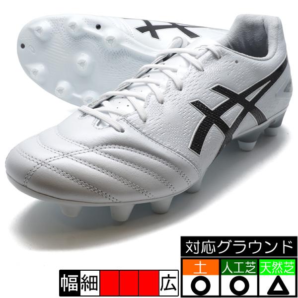 サッカースパイクメーカー：アシックス asicsカラー：ホワイト/ブラックアッパー：合成樹脂/人工皮革/天然皮革アウトソール：合成底フィット性に優れた天然皮革をアッパー前足部に採用。足幅の広いプレーヤーにもフィットするワイドモデル。前足部に...