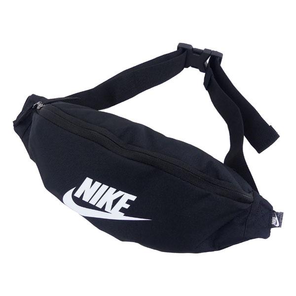 スポーツバッグ ウエストポーチメーカー：ナイキ NIKEカラー：【010】ブラック素材：ナイロン100%サイズ：41cm×10cm×15cm(3L)バックルをストラップの中央で留めて、快適なフィット感に調節ウエストに装着しても、斜め掛けや肩...