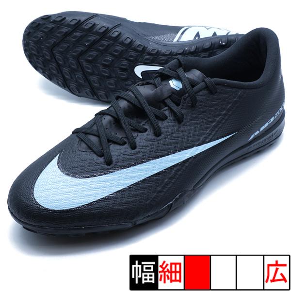 サッカー トレーニングシューズメーカー：ナイキ NIKEカラー：ブラック/アイスブルーアッパー：合成樹脂+合成皮革+合成繊維アウトソール：ゴム底スピードアップしたい人に最適。 このアカデミー シューズには、改良されたAir Zoomユニット...