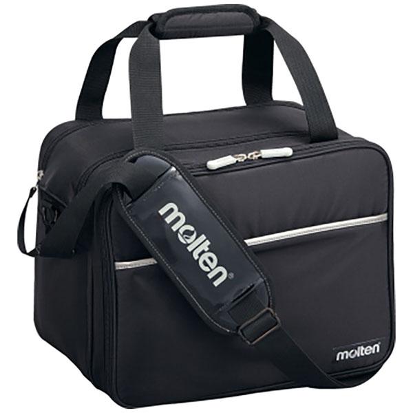 メディカルバッグメーカー：モルテン(molten)カラー：BLKサイズ：幅36×高さ27×奥行22.5cm中の仕切り版は取り外し可能中身がすぐわかる緊急治療持ち出し用透明ポーチ付きメンバー表やスコアブックなども収納できます【在庫について】当...