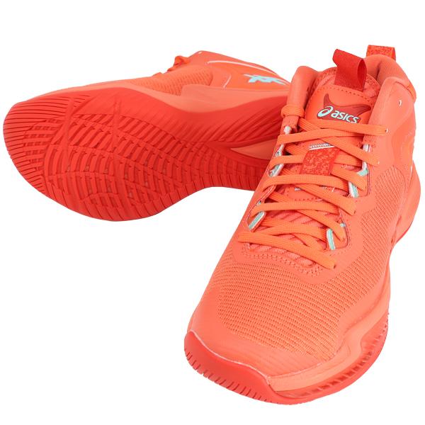 NOVA SURGE 3リバウンドなど高さが求められるプレーを得意とするプレーヤーにおすすめのバスケットボールシューズ。ミッドソールにはFF BLAST PLUSを採用し、優れたクッション性はそのままにバウンス性能がアップデート。厚みのある...