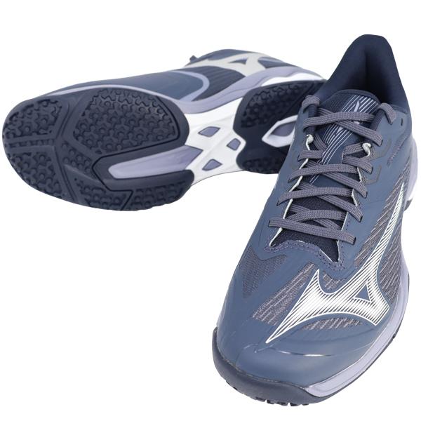 テニスシューズ メンズ レディース ウエーブエクシードコート 新メッシュ搭載によりシンプルながら高級感のある見た目とエクシードシリーズ最軽量を実現。さらに、踵部に配置された独自素材「Mizuno Enerzy」と「FOAM WAVE」が快適...