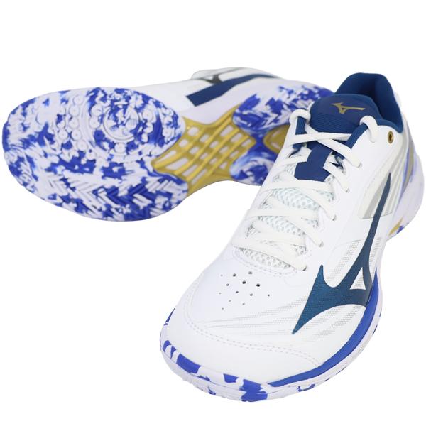 ウエーブクロー4 FITは、バドミントンプレイヤー向けの高性能シューズです。MB-HOLD FITを採用し、足にしっかりとフィットします。●カラー：(04)ホワイト×ブルー●サイズ：23.0 - 28.0●製造国：ベトナム●質量：約305g...