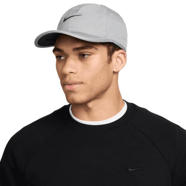 NIKE（ナイキ） アンストラクチャード フェザーライト キャップ 帽子