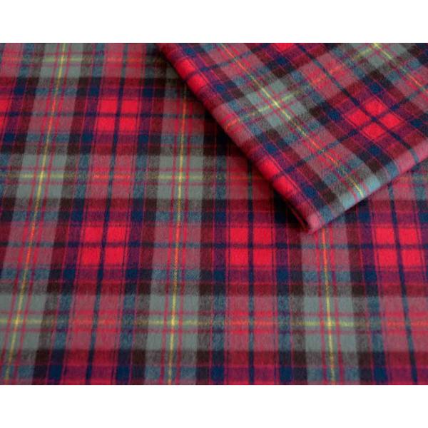 生地幅：108cm混率：綿100％30番双糸を使用した、定番タータンチェックに毛足の長いシャギー起毛加工でウォーム感をプラスしたWinter Cotton素材。新潟県の見附・栃尾産地で織られた品質の良い布帛です。片面起毛。◆ご注意・表示価格...