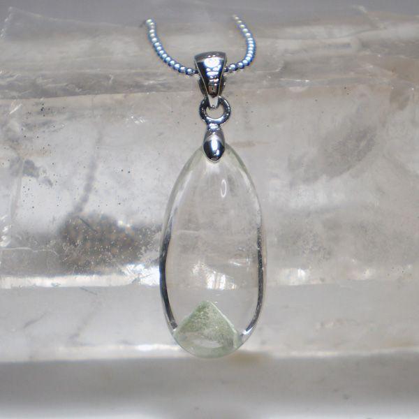 グリーンファントム（緑幽霊幻影水晶）ペンダントトップ 水晶の中でも