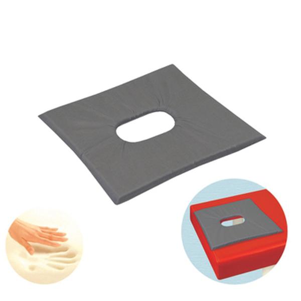 有孔ベッドに敷いて使用する専用の低反発マットです。カラー：グレー限定　材質：ポンジ（ポリエステル100％）　低反発ウレタンフォーム100％。低反発ウレタンは低温環境では硬くなる素材です。ご注意ください。有孔専用綿製カバー（レザーカバー）と併...