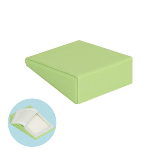 レントゲン検査等に開発した専用のレザー製ピロー。ファスナー未使用。写り込みを抑えた最適なクッション性の硬質ウレタンフォームを採用。幅35.5cm、奥行24cm、高さ5cmキーワード:エックスピロー三角 治療用 補助クッション 施術用 マッサ...