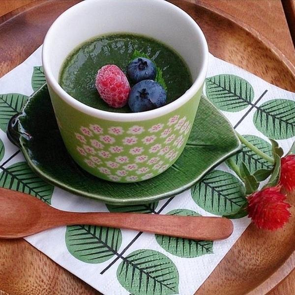 こちらのペーパーナプキンは、１通のメール便につき1パックまで配送可能です。2パックご購入の際は、2通分のメール便送料が必要です。1パックに同じ柄が20枚入っています。