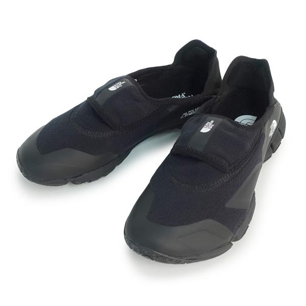 寒い季節のアウトドアシーンの足元をあたたかくするアウトドアミュールです。アッパー素材に、防風性を備えたニットフリース「POLARTEC WIND PRO」を採用。微起毛のインソールを備えて、保温性を高めています。アウトソールには、ウェットな...