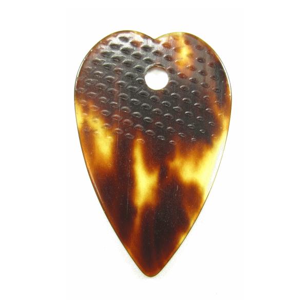 タイマイ(海亀の一種)の甲羅から職人の手で一枚一枚丁寧に作られています。一般的なピックでは得られない「高音」「倍音」と、指に吸い付く様なフィット感が魅力で、一度使うと手放せなくなります!!