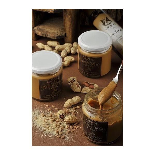 千葉県八街市の落花生と、カナダケベック州産のメープルシュガーのみを使用した、薫り高いオリジナルピーナッツバター。甘さ控えめなので、パンに塗るだけでなく、茹でた野菜に和えたり、チャーハンの隠し味にもおすすめです。ピーナッツの粒の入ったクランチ...