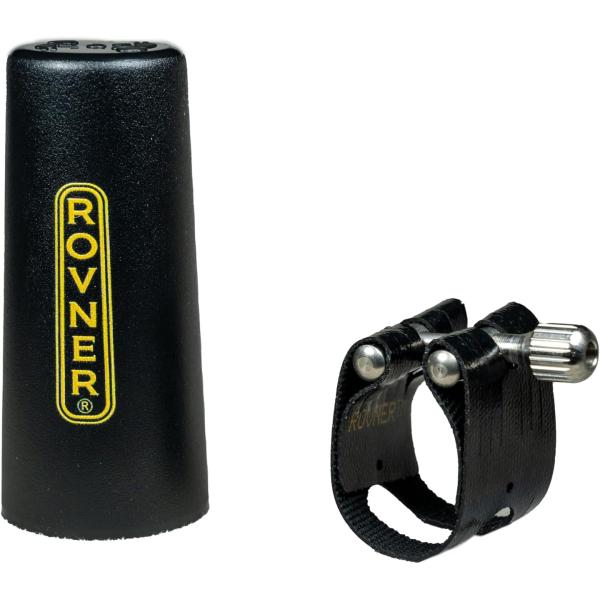 より自由にリードが振動するよう接地面に空間をあけた設計。幅広い音量・音色で、レスポンスが良く、より現代的なサウンド作りに最適。商品名 Rovner LIGHT（ライト）／Bbクラリネットリガチャー仕様：逆締め、ワンスクリュー、キャップ付