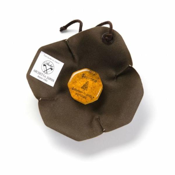 ARCHET/アルシェ//E.フランセ氏より入手したフランス伝統の製法にもとづき、トップ・プレーヤーによる官能試験や粒子分析など化学的手法による評価を繰り返し、製品化に成功しました。