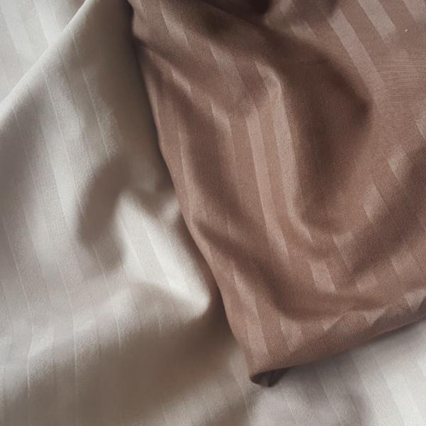 ■この商品の魅力■高密度に織り上げた軽量生地を使い、生地の目の隙間をなくすことで防ダニ効果を得ることに成功した「エンジェルピーチ」生地を使用！ほぼダニを通すことがなく、それでいて肌触りもよく速乾性もある夢のような布団カバー！天使の肌のような...