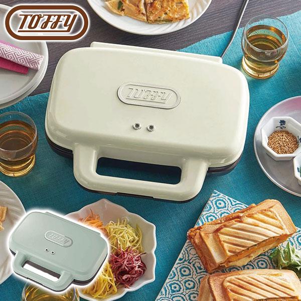 カリッと焼ける耳まで美味しくカフェのような贅沢サンドをおうちで楽しめるホットサンドメーカー！耳までしっかりプレスし、外はカリッと中はふんわりと仕上がります。2枚同時に焼けるので、忙しい朝にもぴったり◎。レトロなデザインでキッチンをおしゃれに...