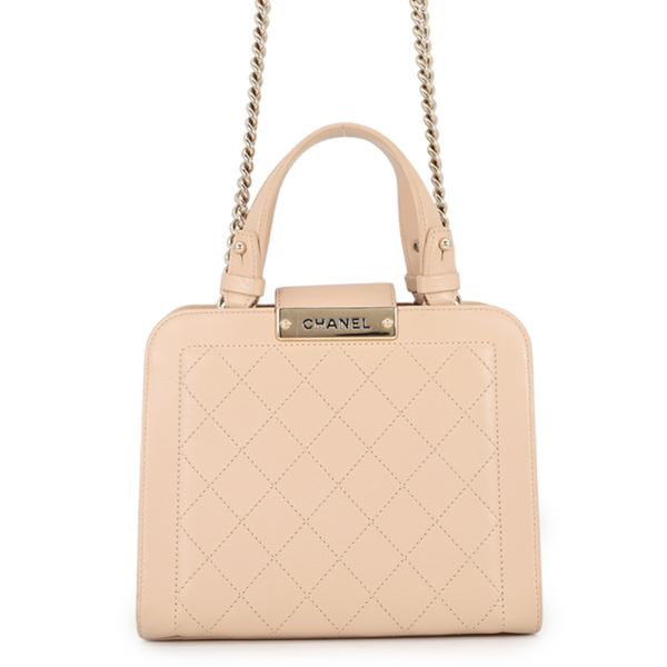 シャネル チェーンショルダーバッグ マトラッセ カーフレザー CHANEL