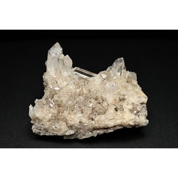 希少なマカルー産水晶クラスターの魅力と選び方