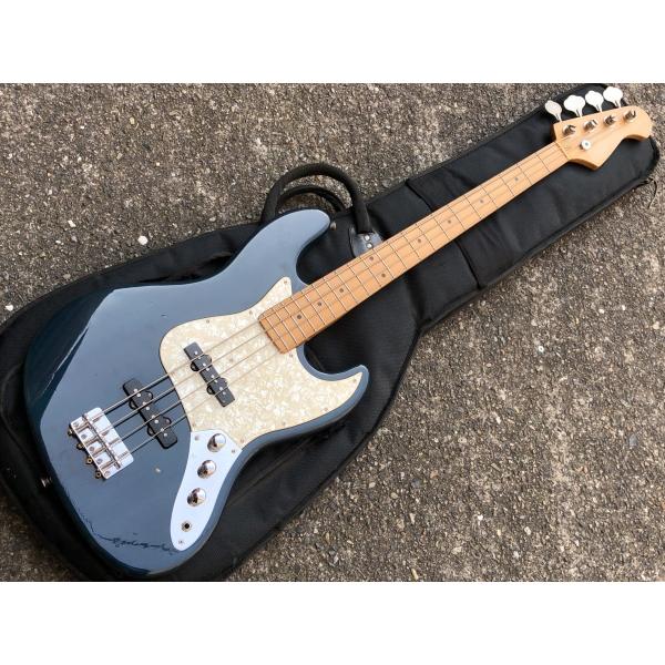 ご覧いただきありがとうございます。【 商品概要 】ジャズベース GLAY JIROモデル風 メーカー不明 Fender Japan ピックアップ 搭載 GLAY TOUR 2000 グッズ ベース弦付　です。【 商品状態 】・ポット、指板、...