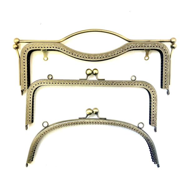 【訳ありセール品】・フレーム内側、外側、げんこの一部に画像のような色ムラやシミ・傷や擦れ、凹凸等ワケアリの症状や程度は商品ごとに異なり、上記以外の症状の場合もございます。がま口としてのご利用には問題はございませんので、ご自身用などにいかがで...