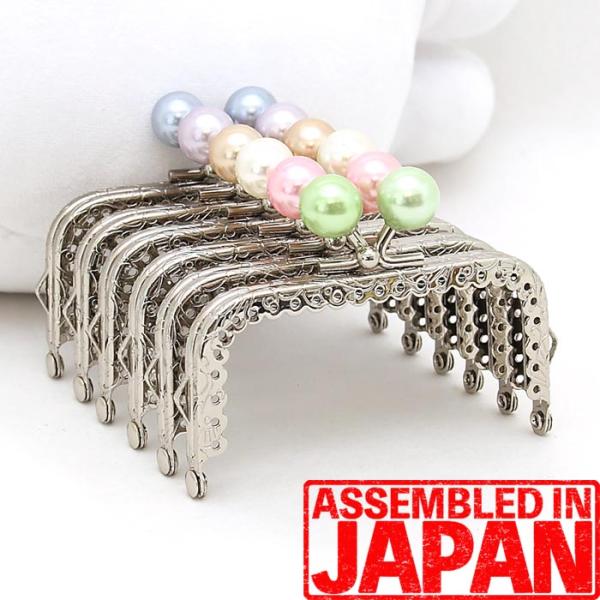 ■幅：約8.5ｃｍ、高さ：約4.5ｃｍ■角型、縫い付けタイプ■幅：約8.5ｃｍ、高さ：約4.5ｃｍ■角型、縫い付けタイプ-----すでに大人気の新色！ゆめかわパールを付けました♪高級感あるパール玉は可愛い生地はもちろん、色んな雰囲気の作品に...