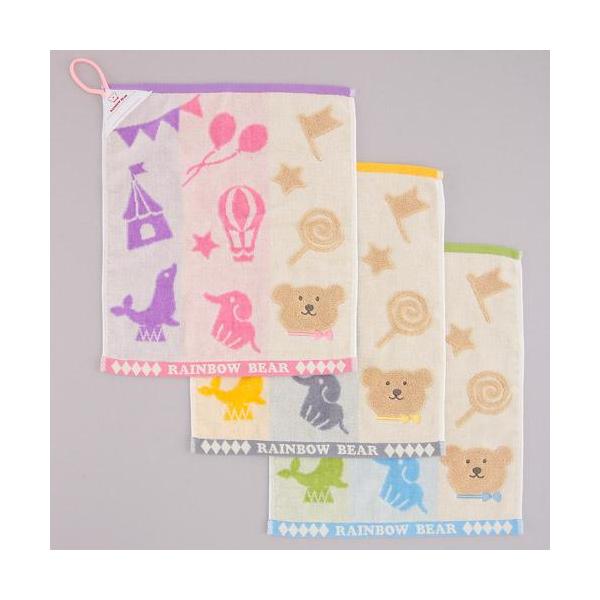 綿100%、サイズは約33cm×39cm。 ループ付きで、フックに掛けられて便利。 名前が書き込めるシート付き。 レインボーベアの顔と手足部分は、撚りをかけていない無撚糸で、普通の綿よりふんわりしています。 ふんわり感を保つため、洗濯時には...