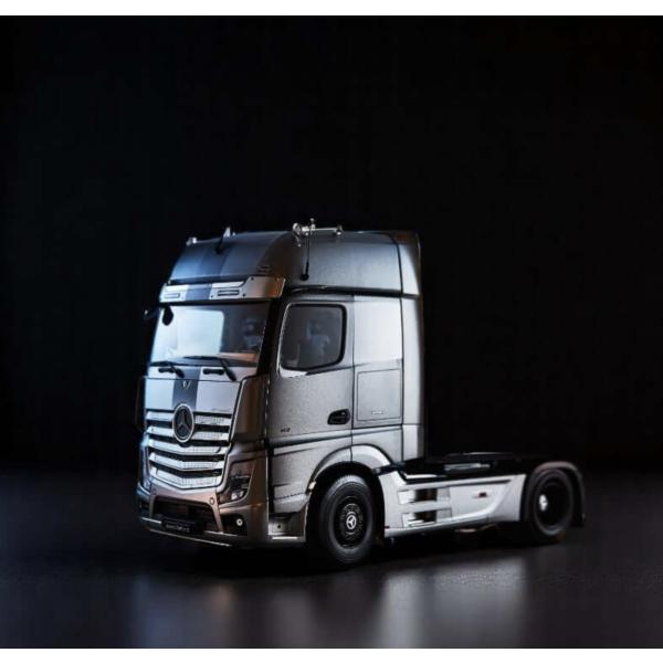 NZG 1/18 Mercedes Benz Actros Gigaspace Edition 3 グレー