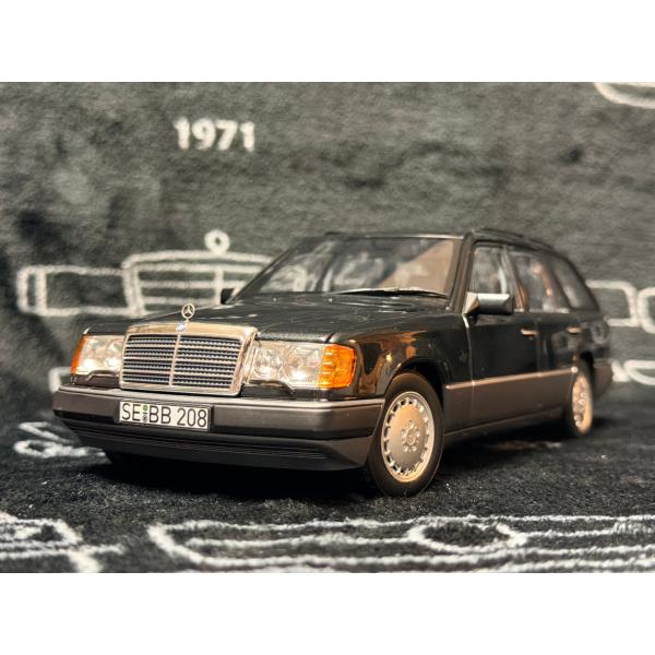 norev 1/18 Mercedes Benz 300D S124 Estate 1990 ブルーブラック