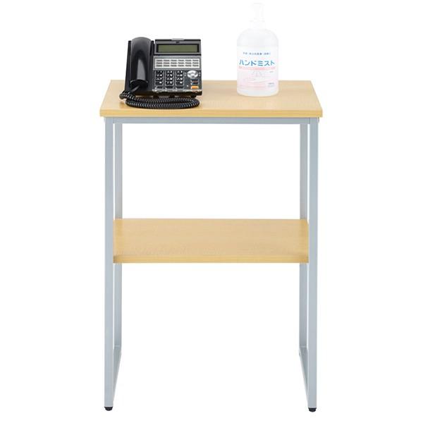 ■コンパクト電話機台 W500【商品説明】コンパクト電話機台のワイドタイプ。電話機を置いてその横に名簿などA4サイズの書類も置けます。エントランスで消毒液やタイムカードなど置くラックとしてもご利用いただけます。棚板は固定です。アジャスター付...