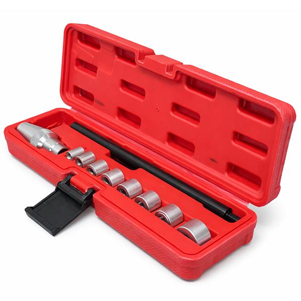 ＦＲ車のクラッチセンター出しに便利なツール。シンプルなデザインで使い方も簡単。■使い方(1)アダプターをハンドルバーにセット。(2)ベアリングを挿入する。(3)テーパーアダプターをクラッチディスクのプラグインの穴に押し当てると自然にセンター...