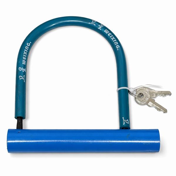 愛車の盗難防止に役立つ「自転車用 U字ロック（ブルー）」です。クロスバイクやマウンテンバイクなど幅広い自転車に対応し、日常の防犯対策として最適。軽量で持ち運びしやすく、置き忘れのリスクも軽減します。※簡易タイプのため、毎日駐輪や高価自転車の...