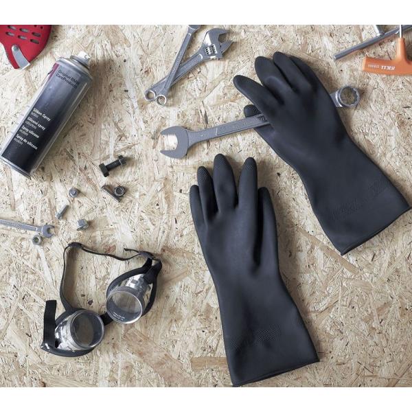 シリーズ中最も厚手で摩擦にも強く、ハードな使用に耐えるアウトドア用もラインナップ。車やバイクの整備やガーデニング、塗装作業などにもぴったりな厚くて丈夫なグローブ。厚手のゴム手袋はゴワゴワして作業がしづらいこともありますが、こちらは伸縮性が高...