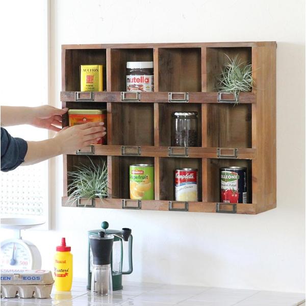 アンティークな雰囲気があり作業場で使われていたかのような古材を使用したコレクションボックスです。・コレクションや小物の収納などにも便利です。また、ネームタグも付いて仕分けに使いやすい。・店舗用としても、インテリアラックとしても雰囲気もよく使...